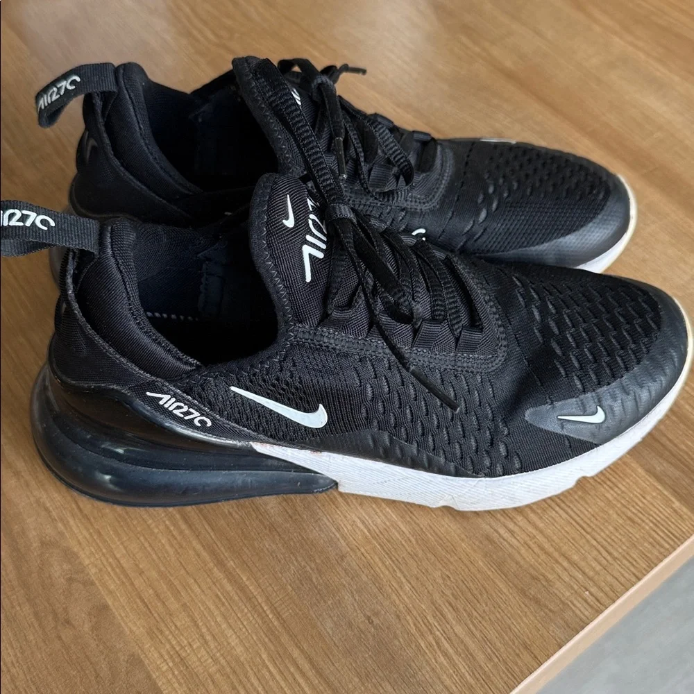 Nike Air270 women’s Black Athletic Sneakers - Picture 2 of 5
